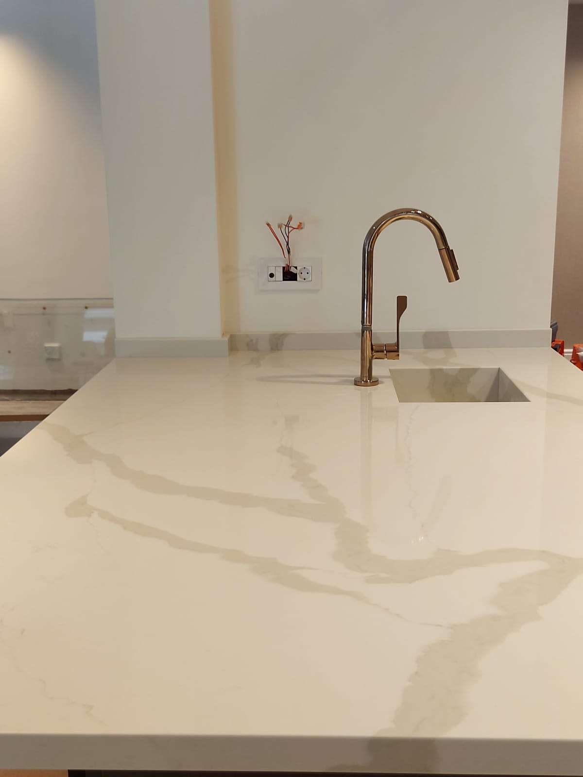 Blat Bucatarie Quartz Marmorea Golden 01 – Bistrita — imaginea 10