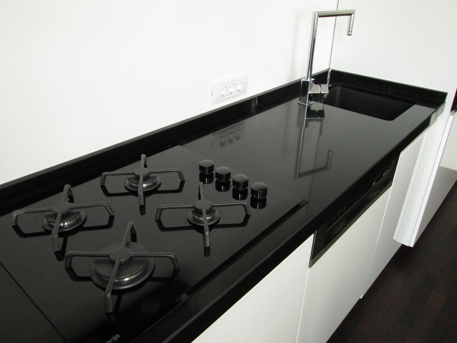 Blat bucatarie quartz Superblack – Bucuresti 01 — imaginea 3