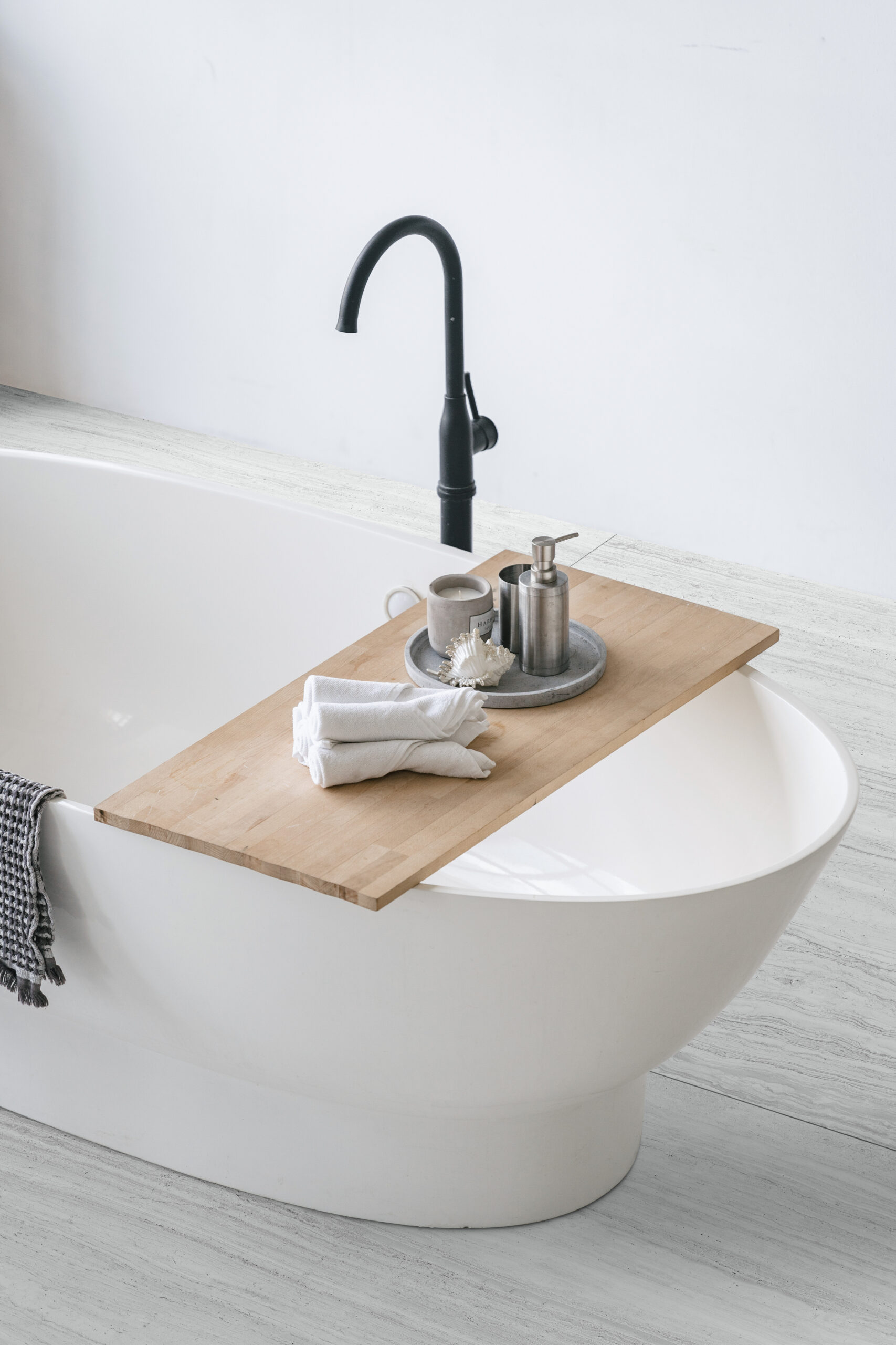 Vertical,Photo,Of,Element,Modern,Interior,At,Contemporary,Bathroom,With